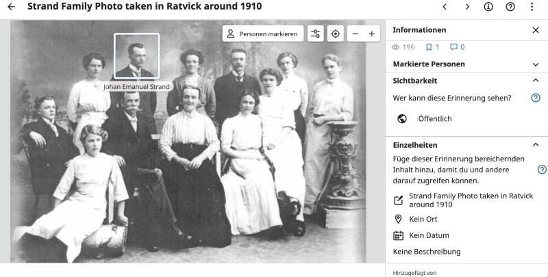 Der neue Bereich „Erinnerungen“ von FamilySearch. Es wird ein altes Foto von einer großen Familie gezeigt. Um den Kopf eines der Männer herum befindet sich ein weißer Kasten, unter dem sein Name steht. In der Seitenleiste sind detaillierte Angaben zum Foto zu sehen.