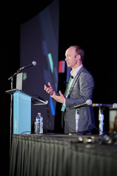 Tom Mark Nelson presenta al simposio ARC durante RootsTech 2025
