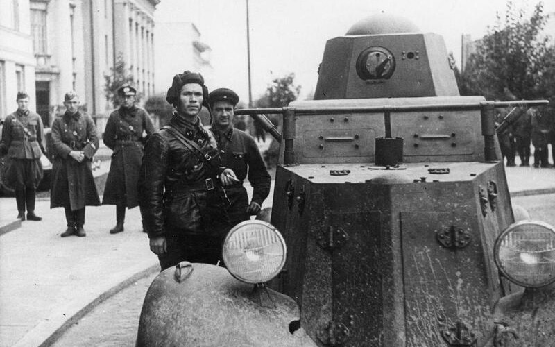 Soldiers invade Poland in first major world war 2 battle