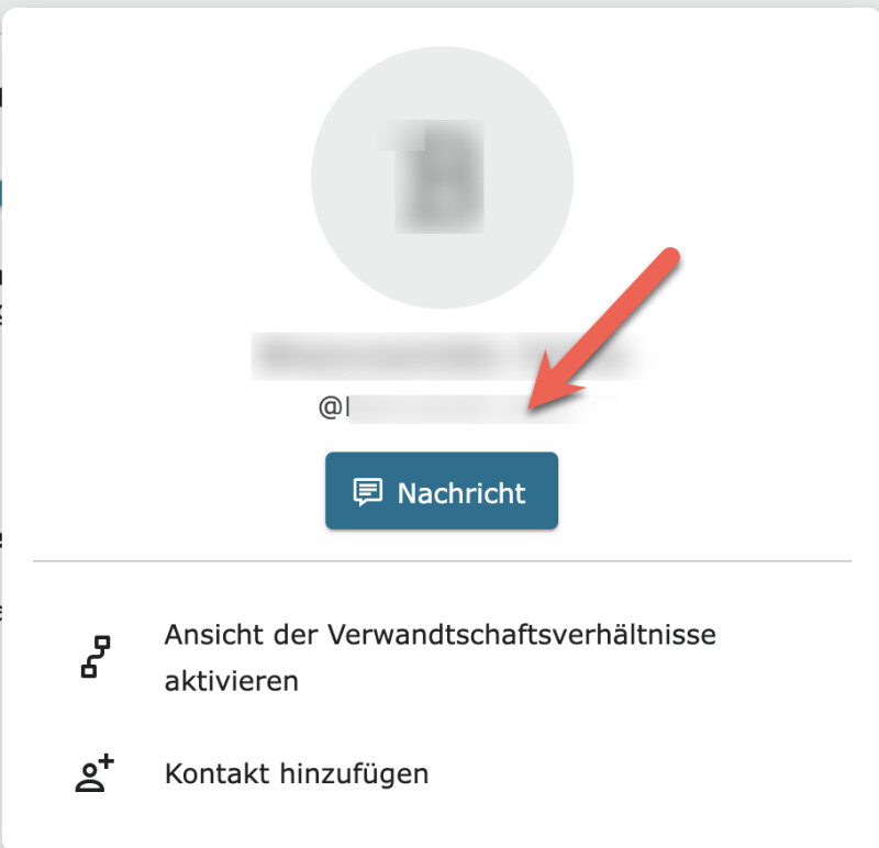Screenshot davon, wie man auf FamilySearch.org eine Kontakt-ID hinter dem Symbol @ findet