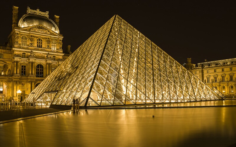 Travel to the Louvre from home