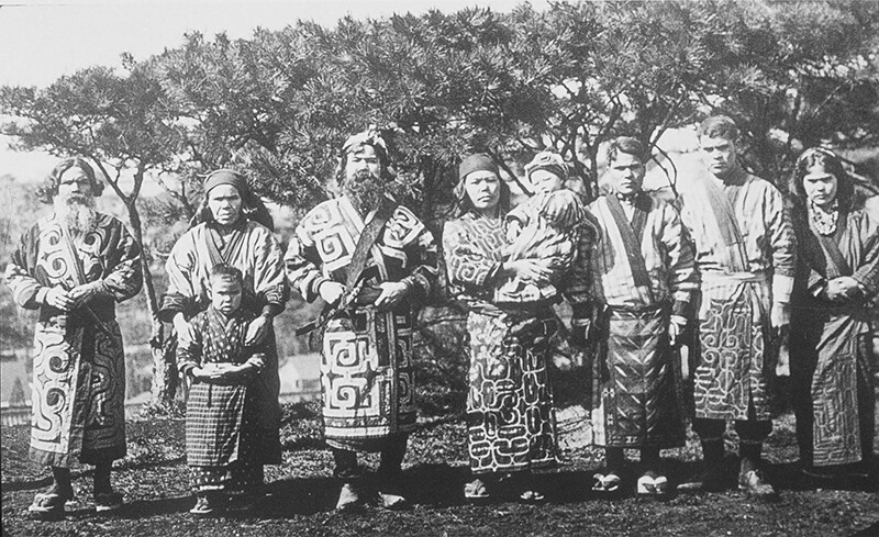 一群日本原著民阿伊努人。